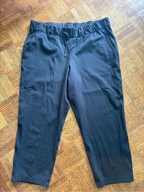 Women on the fly crop pant